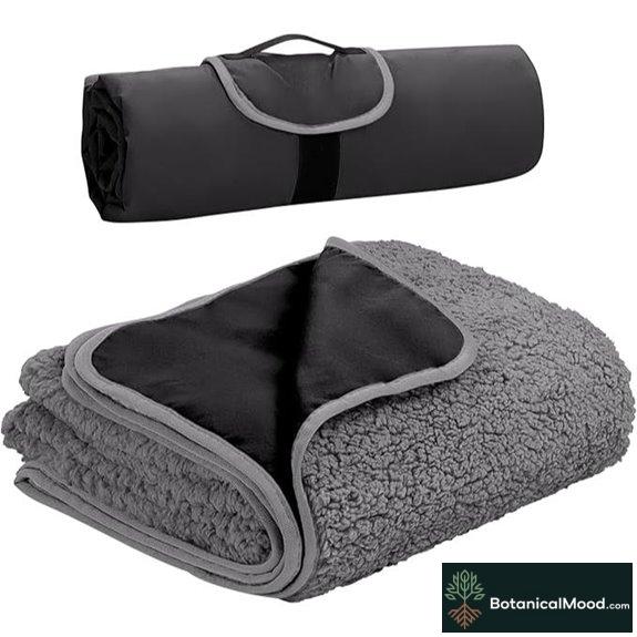 Tirrinia Waterproof Outdoor Blanket with Sherpa Fleece